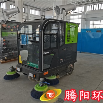 駕駛式掃地車在使用時(shí)應(yīng)注意事項(xiàng)