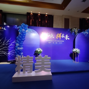 佛山軒慶舞臺(tái)背景桌椅設(shè)備出租公司低預(yù)算也有大場面