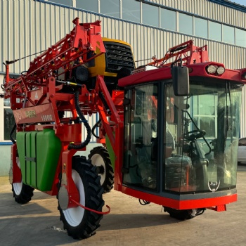 華璽3WPZ-1500G玉米自走式噴桿噴藥機(jī)大型高駕打藥機(jī)廠家